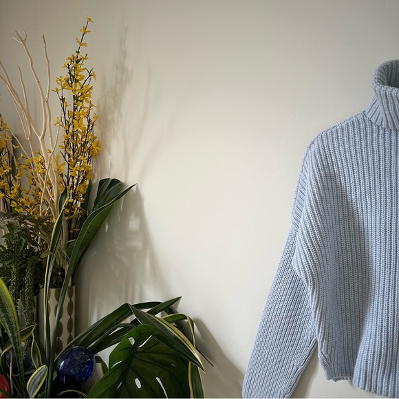 Abercrombie & Fitch Avery Turtleneck Crop Sweater in Blue Size Small - Picture 4 of 6